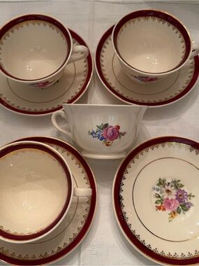 Vintage Swinnertons Staffordshire China - 4 Dinner Plates & 4 Cups and Saucers